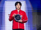 获MVP还C位捧杯！王楚钦10连胜延续国乒荣耀 官方赠生日蛋糕脸笑烂