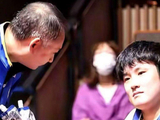 张本智和无缘冠军快哭了！赛后父子俩黑脸呆若木鸡，日乒一哥易主