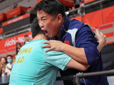 国乒赛场丑闻曝光，王皓正常祝贺夺冠的林诗栋，遭饭圈集体竖中指羞辱