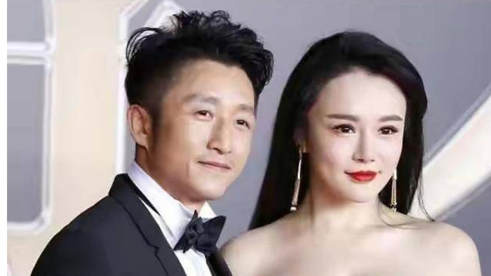 “拳王娇妻”冉莹颖：一年被甩23次，为救邹市明冒死生三胎存血？