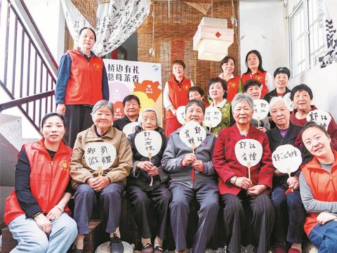 母亲,愿您热烈地爱自己