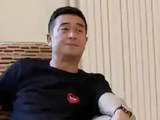 张嘉译在西安骑电动车买菜，拍戏合同都要写“不离家”