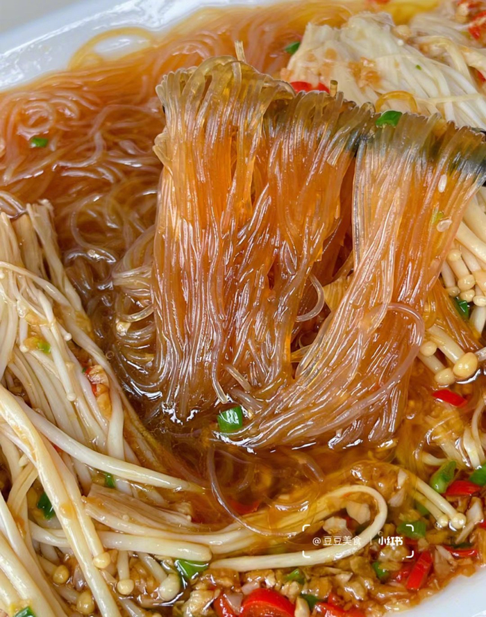 好吃到爆的蒜蓉粉丝蒸金针菇