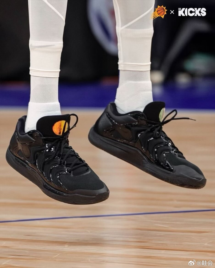 kevin durant(杜兰特)在本赛季第一场季后赛换上了全新的nike kd17 pe