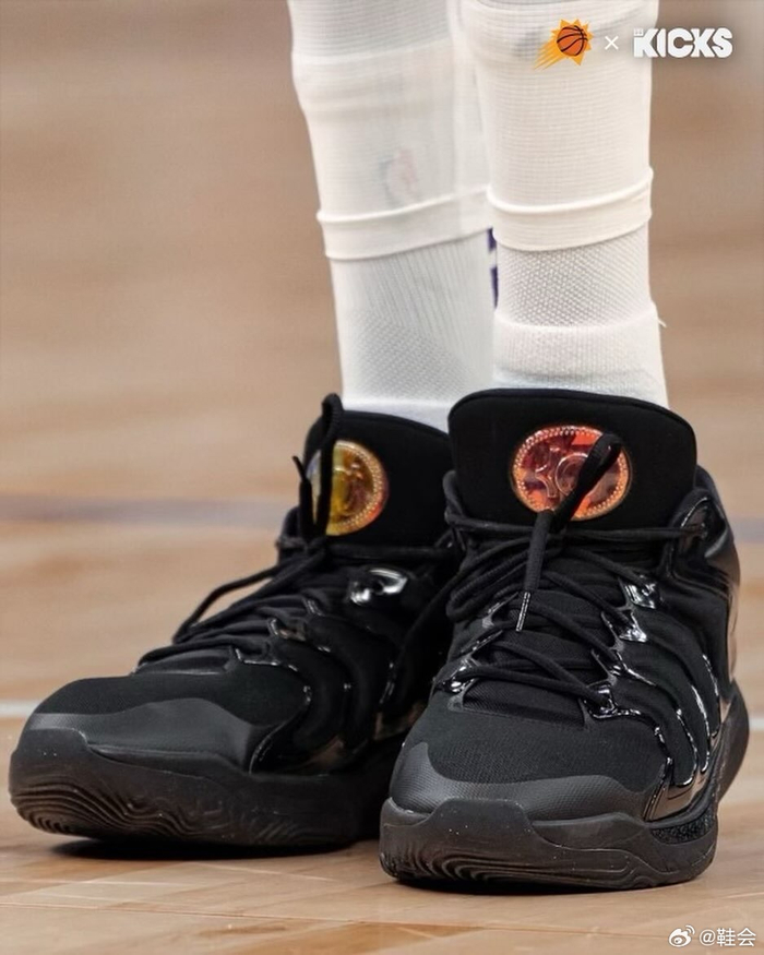 kevin durant(杜兰特)在本赛季第一场季后赛换上了全新的nike kd17 pe