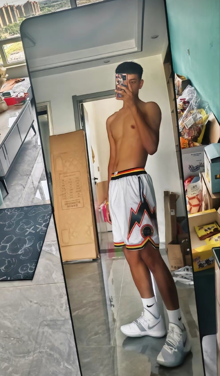 篮球白袜体育生来自山东沸羊羊