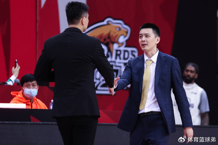 杨鸣再成焦点,320万大合同来了,郭艾伦羡慕不已|辽宁队|杨鸣|郭艾伦