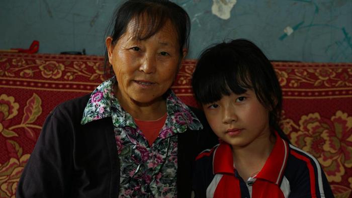 女童两岁时妈妈离家，奶奶抚养至 7 岁妈妈要接走，奶奶陷两难