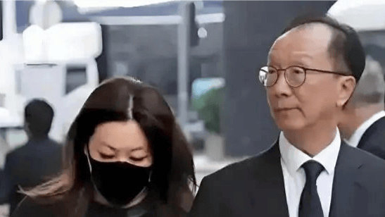 恩爱23年抵不过残酷现实！73岁梁锦松苍老明显，47岁伏明霞仍美丽动人