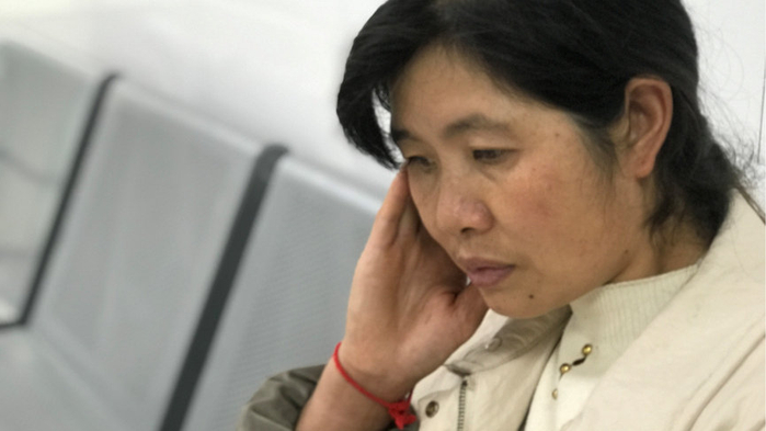 女儿出生缺氧，丈夫打工又身亡，婆家为独占赔偿金将母女赶出家门