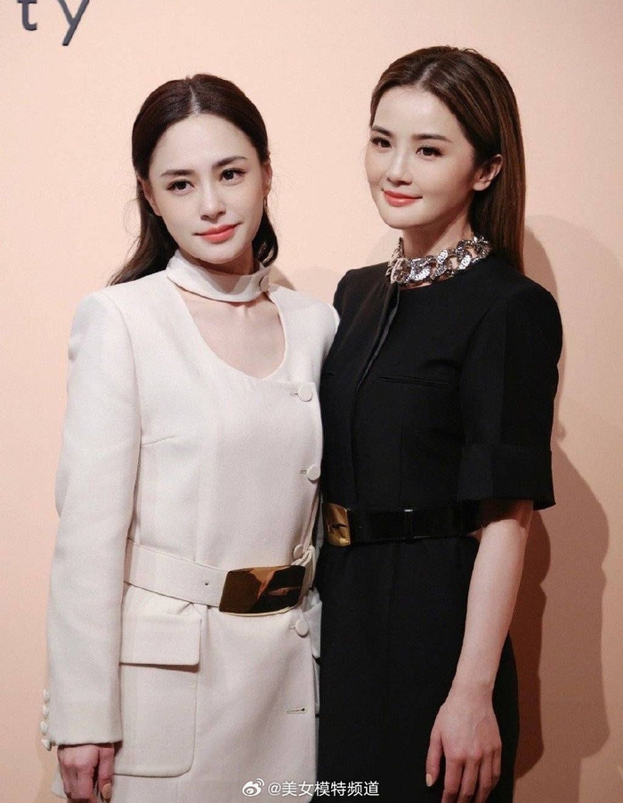 阿娇阿sa合体现身活动 二人黑白穿搭气质温婉优雅__财经头条