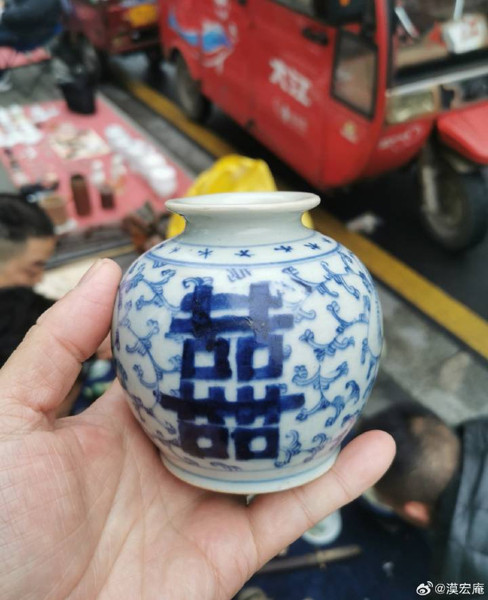 晚清青花缠枝喜字纹石榴尊