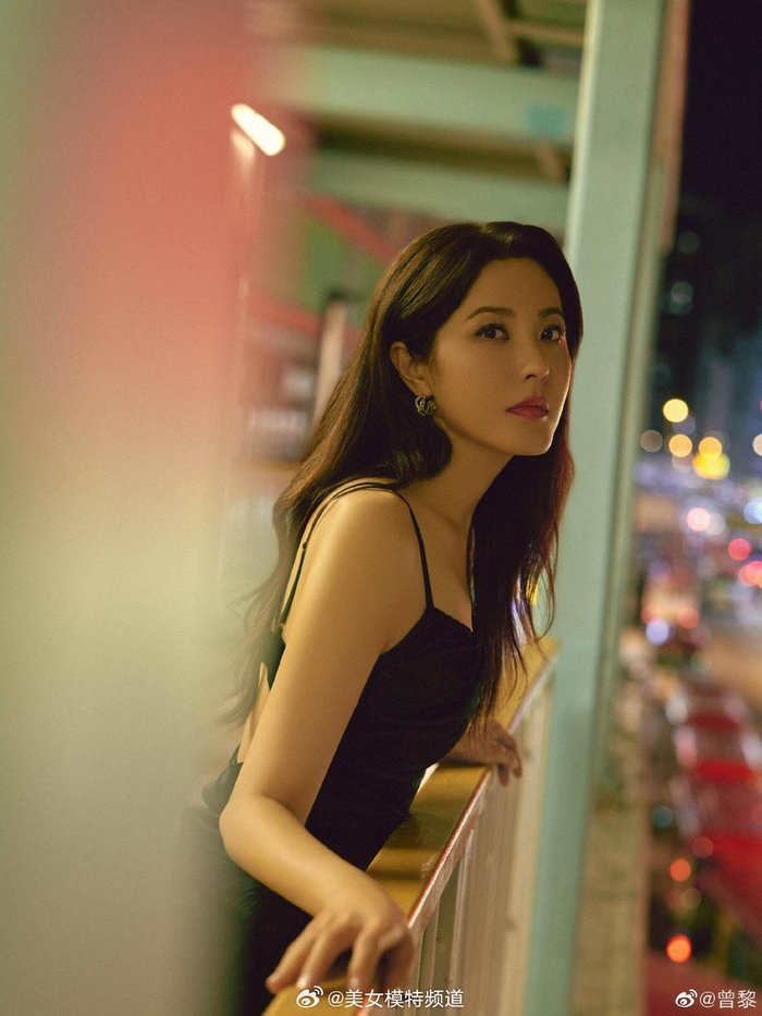 曾黎港风大片明艳动人一抹红唇腰肢盈盈性感迷人