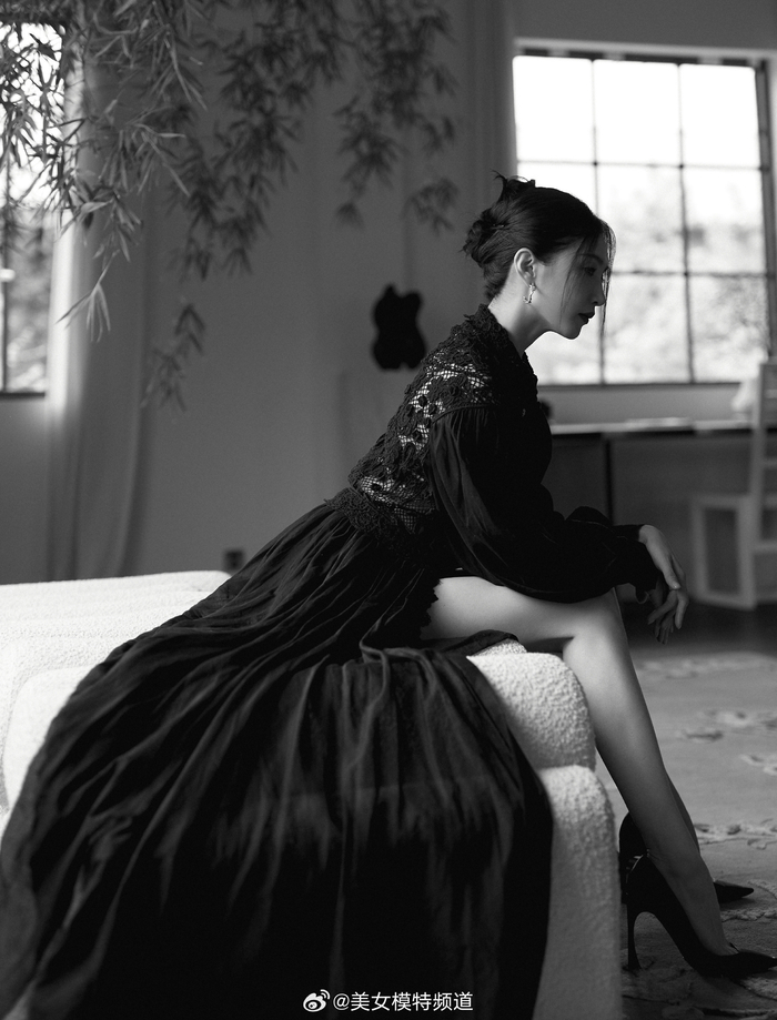 江疏影曜黑灵韵性感蕾丝长裙