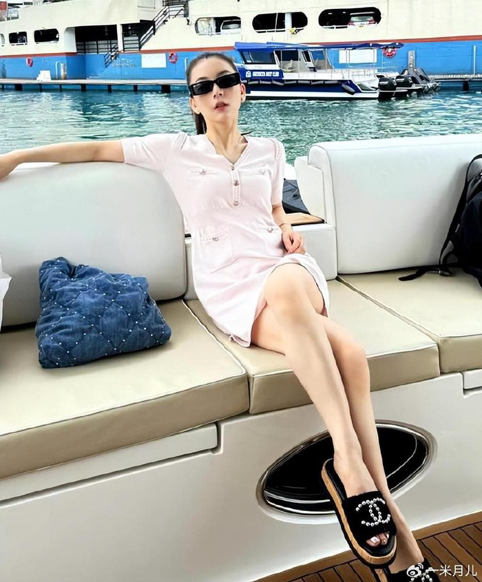 郭富城私人游艇过端午,带妻女出海,方媛和两个女儿出镜!