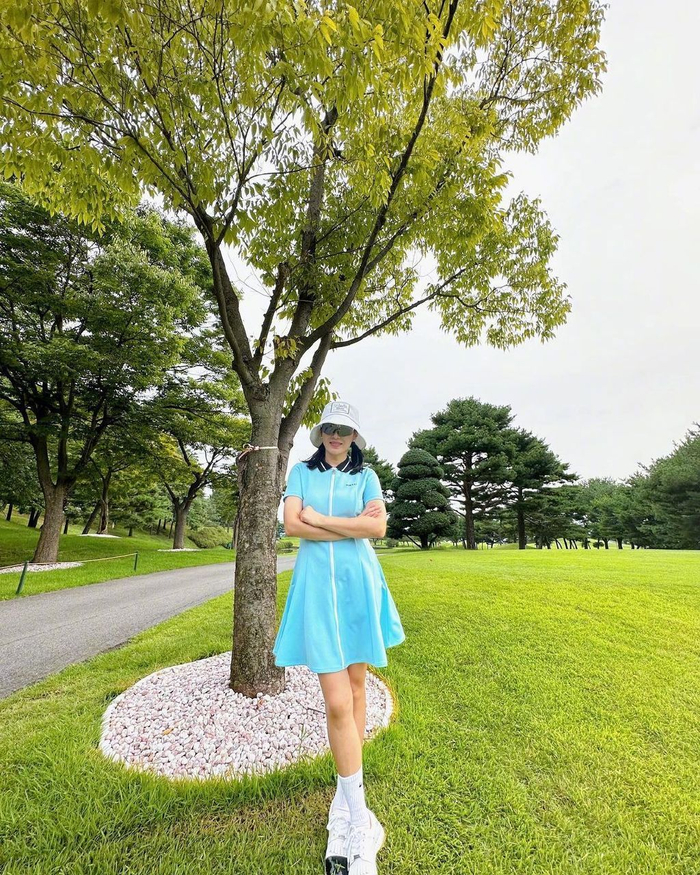 29日,孙艺珍通过她的个人instagram账户,分享了她丈夫玄彬为自己拍摄