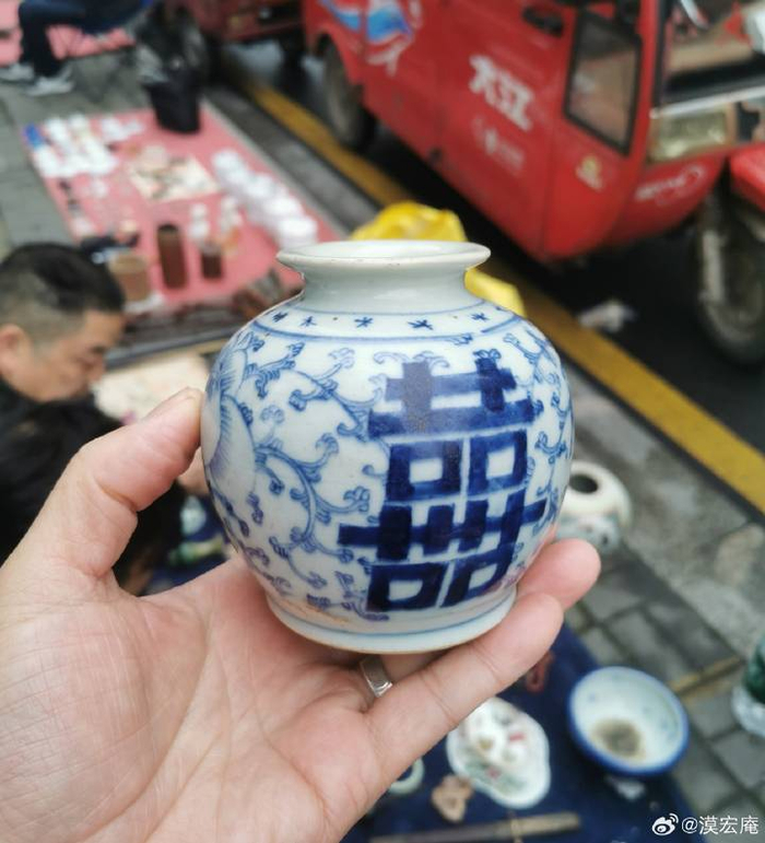 晚清青花缠枝喜字纹石榴尊