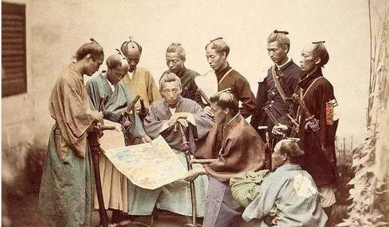 日本武士的前世今生:时代的产物终走向消亡|武士道|历史|阶层|文化|精神_新浪新闻