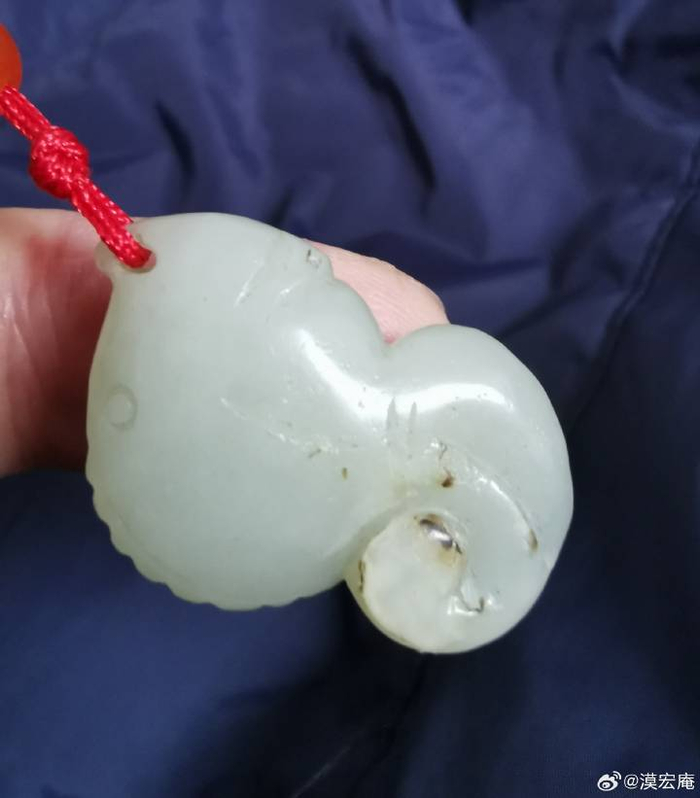 清代新疆和田白玉仔料鱼饰件