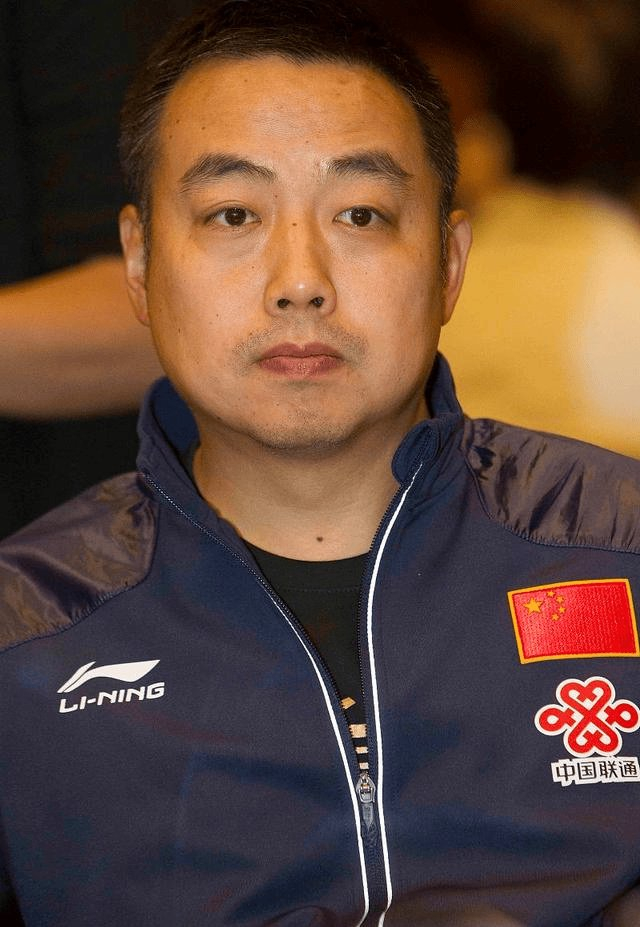 刘国梁哭了头发胡子花白女团夺冠后接受央视采访坦言没想到