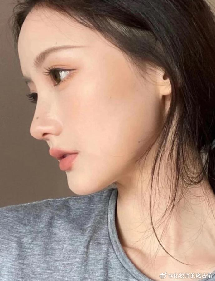 鼻型模板——韩系小翘鼻这种鼻型就是非常柔和的类