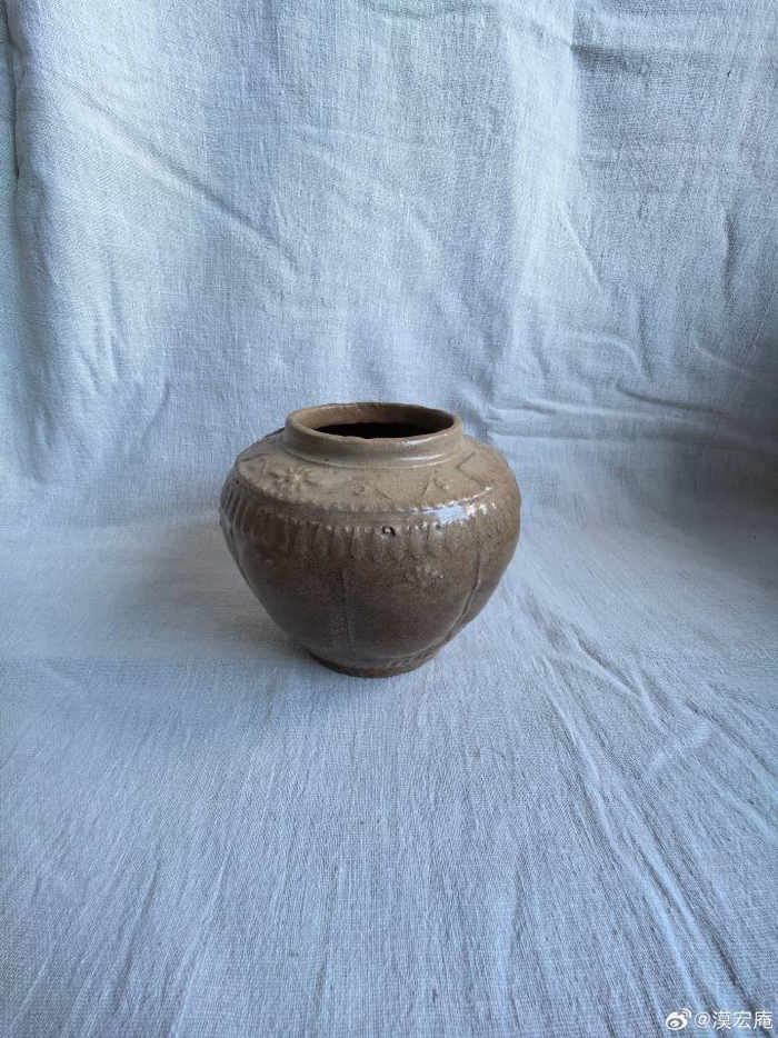 宋代耀州窑青釉荷花图瓜棱罐