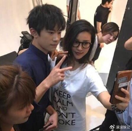 王一博像漫画,肖战怼脸拍,千玺帅气,王俊凯羡慕了|肖战|王俊凯|漫画