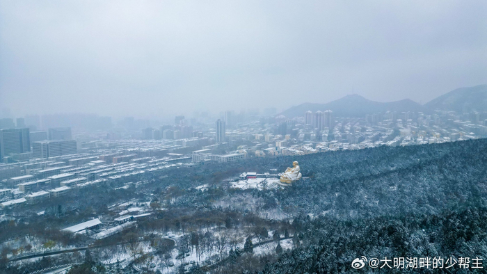 雪中的千佛山静谧而神秘再现老舍笔下济南的冬天美景