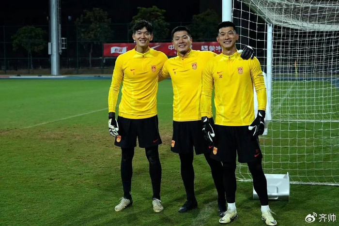 中国球迷用实际行动,继续支持咱们的中国队|张琳芃|国足|球迷_新浪