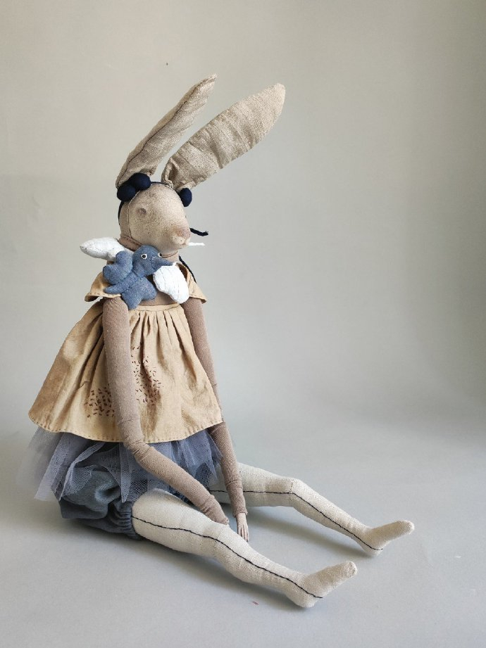 艺术家 marina glebova 的布偶娃娃设计,情绪设计的挺到位