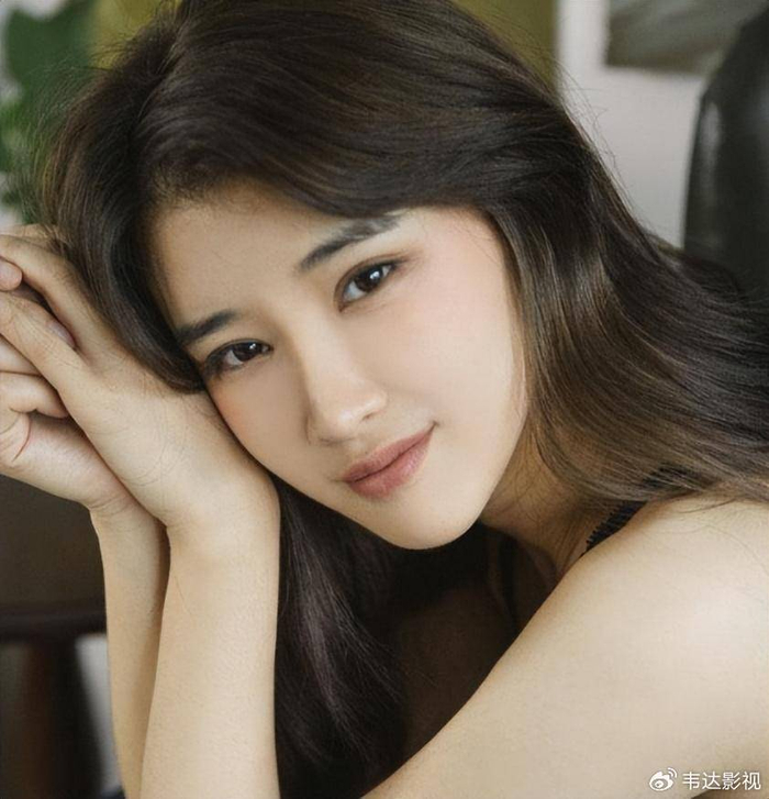 演员奚望:在继父刘之冰支持下离婚,带着女儿的她,现在怎样了?
