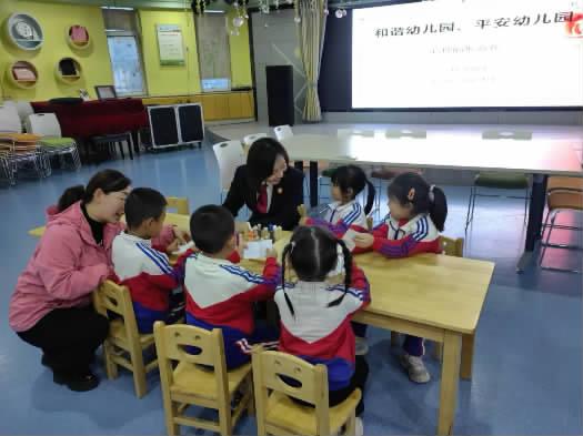 一次“沙盘游戏”妙解家事纠纷