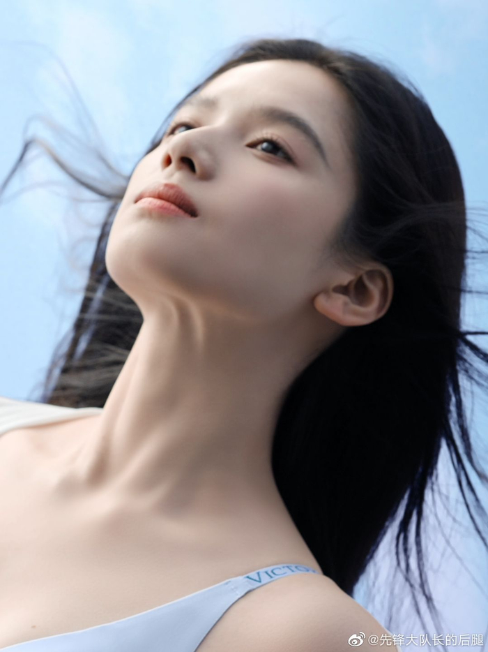 张婧仪 维密内衣写真