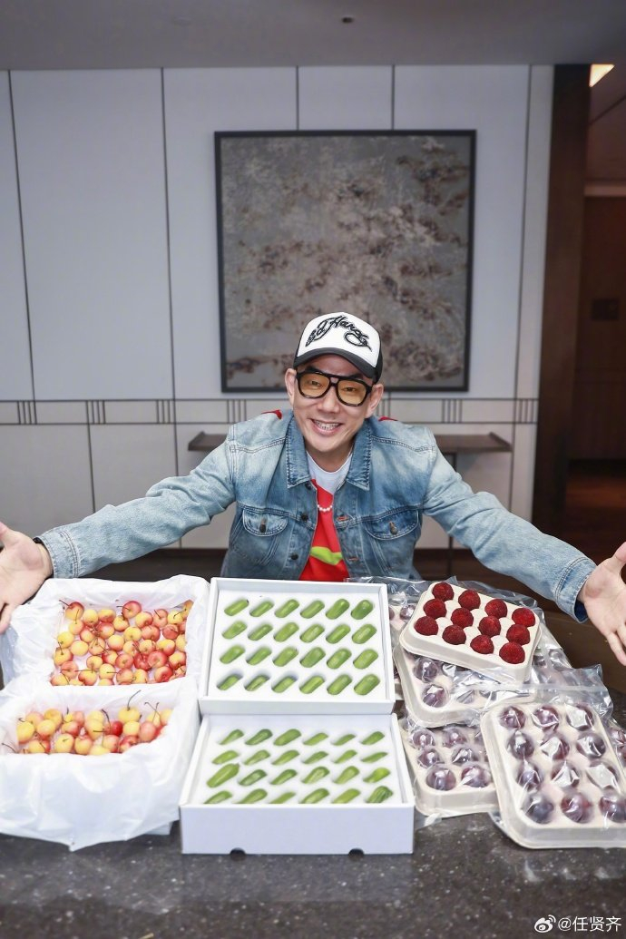 任贤齐发文晒照感谢刘宇宁:收到你家乡特产!谢谢你的心意了!|丹东|巡演|两人|猕猴桃_新浪娱乐_新浪新闻