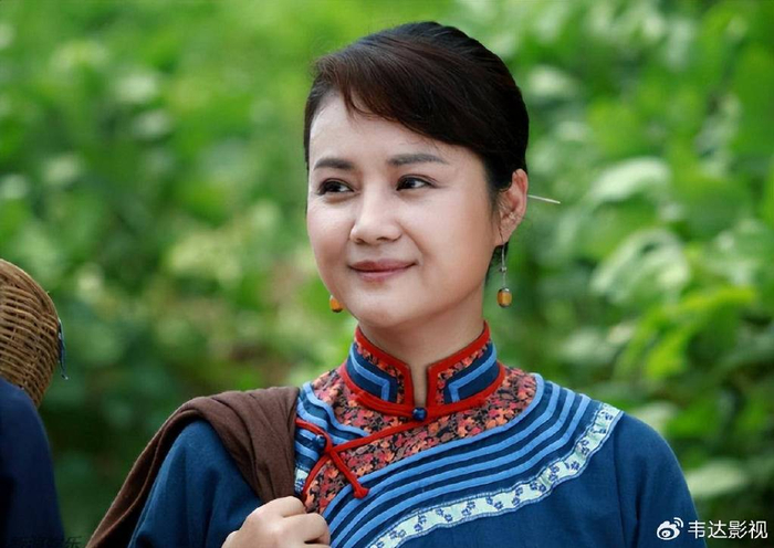 演员奚望:在继父刘之冰支持下离婚,带着女儿的她,现在怎样了?|刘之冰|奚望|郭晓然_新浪新闻