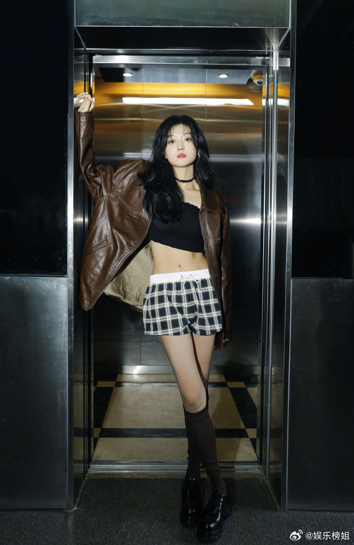 孙千露腰了这身材真是绝了大长腿小蛮腰还有马甲线