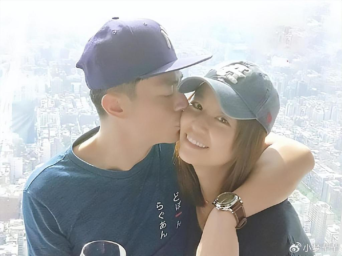 林心如为爸爸举办生日宴,霍建华招呼亲朋好友,曝温馨全家福|林心如