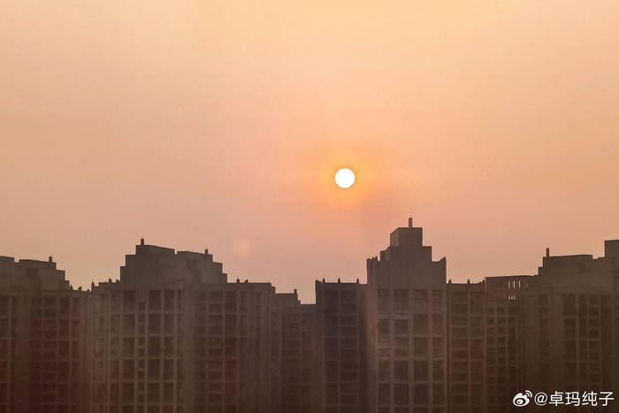晨光熹微,一天新的征程又开始,每一缕清晨的阳光都是新的希望的种子