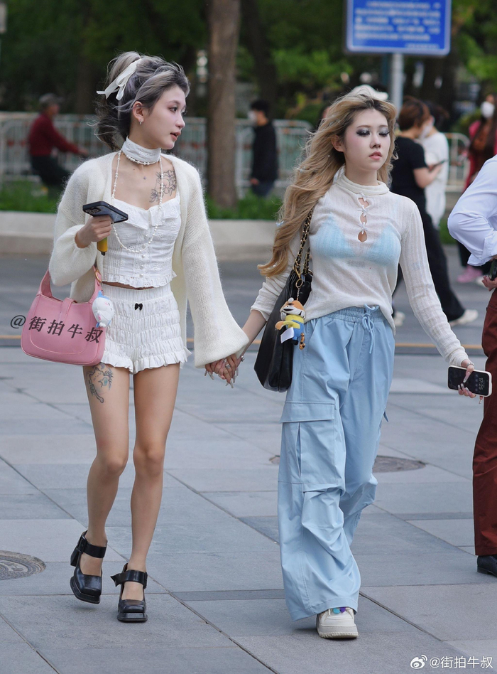 时尚穿搭的小姐姐