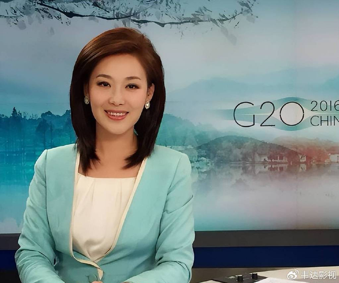 大部分都是播音主持专业,只有少数几个是"门外汉",郑丽就是其中一个