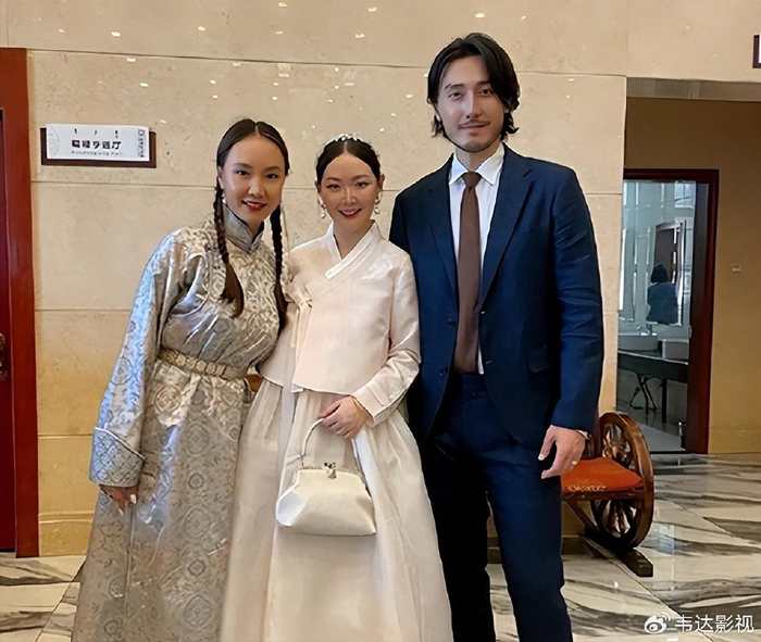 亲生女儿远嫁韩国生子,母亲孤独一人|吉祥三宝|乌日娜|布仁_新浪新闻