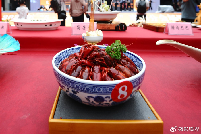 20道大虾扮靓"56119中国旅游日"襄阳分会场暨楚都美食节活动现场