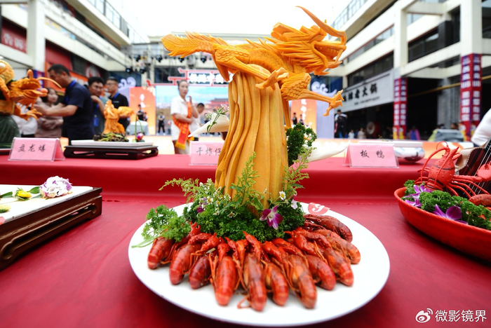 20道大虾扮靓"56119中国旅游日"襄阳分会场暨楚都美食节活动现场