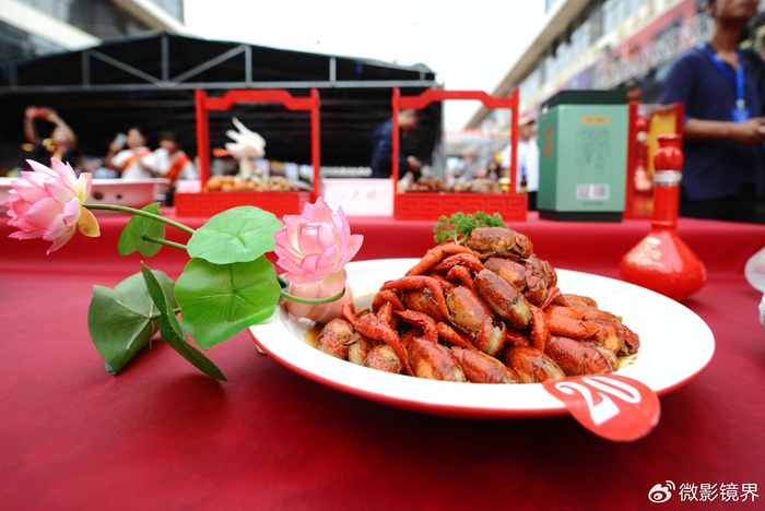 20道大虾扮靓"56119中国旅游日"襄阳分会场暨楚都美食节活动现场