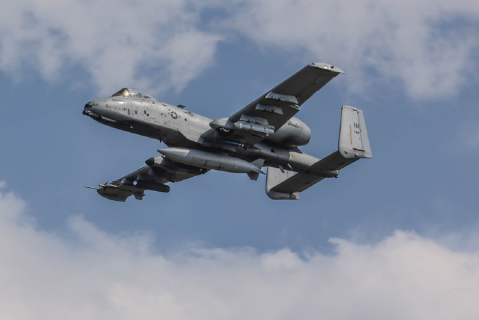 拉脱维亚08da06i美国空军a10雷电ii型飞机进行空对地弹药训练