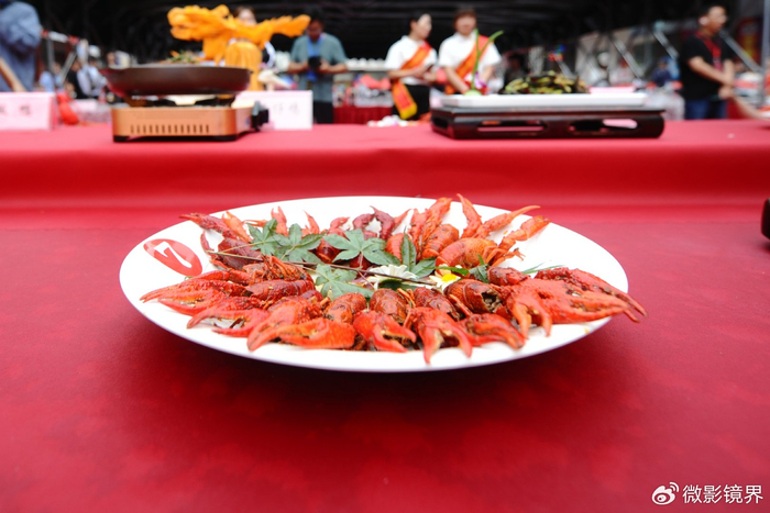 20道大虾扮靓"56119中国旅游日"襄阳分会场暨楚都美食节活动现场