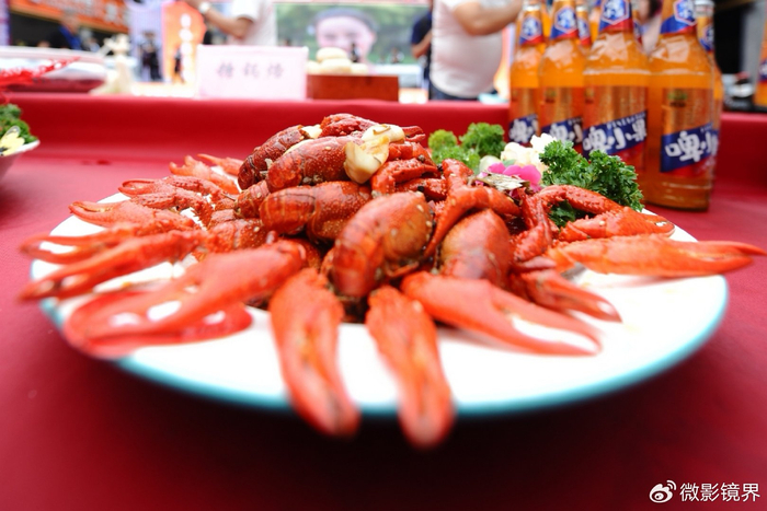 20道大虾扮靓"56119中国旅游日"襄阳分会场暨楚都美食节活动现场