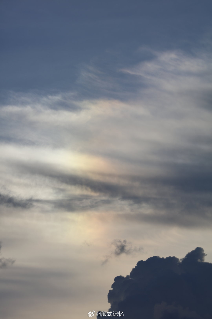 "五彩云霞空中飘"一一祥云(祥瑞之云气 ,吉祥,喜庆,幸福)
