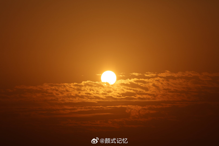 朝晖金灿灿一一冬日暖阳昨晨早起天台迎旭日拍摄
