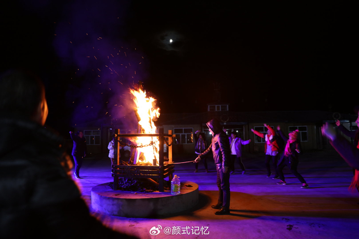 草原之夜 篝火点起来一一游内蒙古呼伦贝尔大草原篝火晚会拍摄